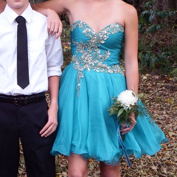 Short homecoming dress - Picture 5 of 6